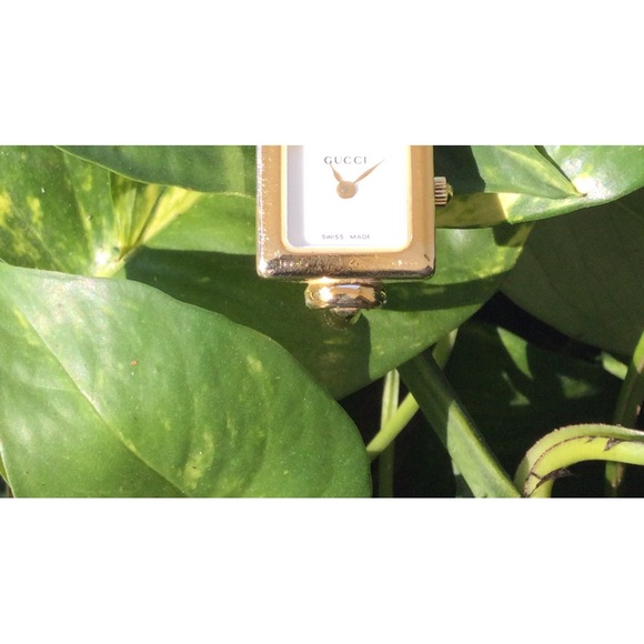 GUCCI 1900 L WATCH - Picture 1 of 5